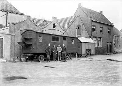 1104286 Bouwkeet firma P. Bokhoven uit Gouda, restauratie Sint Maartenskerk