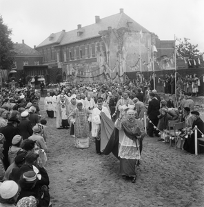 5000030_09 Openlucht mis en volksspel over pater Johannes Ooms, ter gelegenheid van 300 jaar franciscaanse zielzorg in ...