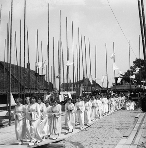 5000032_01 Eerste steenlegging katholieke kerk door pastoor Veldman