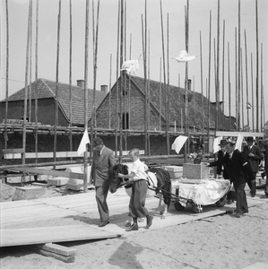 5000032_05 Eerste steenlegging katholieke kerk door pastoor Veldman