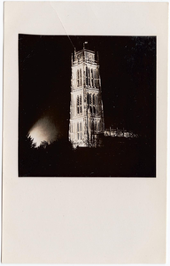 22-10988 St. Maartenskerk bij nacht