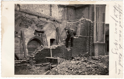 22-10990 Afbraak aan de kerk tijdens restauratie