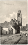 22-11111 Zicht op het koor en de kerktoren van de Sint Maartenskerk vanuit de Vogelenzang