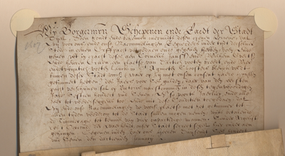 941 Akte, waarbij de magistraat aan Cornelis Janssen en Wilhem Everts. in erfpacht uitgeeft een plaats van 30 voeten ...
