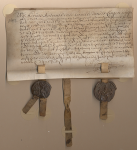 941 Akte, waarbij de magistraat aan Cornelis Janssen en Wilhem Everts. in erfpacht uitgeeft een plaats van 30 voeten ...