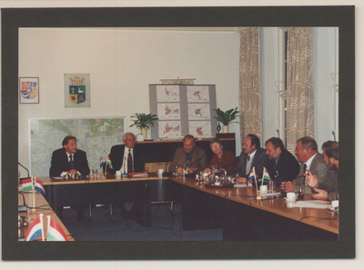 0360-125 Hongaars bezoek aan de gemeente Kesteren in 1999