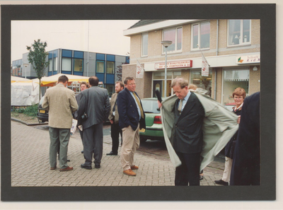 0360-127 Hongaars bezoek aan de gemeente Kesteren in 1999. Bezoek Dienst Openbare Werken Midden Betuwe in Kesteren aan ...