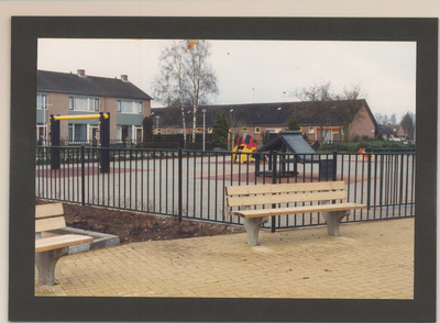 0360-239 Speelplaats 't Vondeltje in Kesteren januari 2000 (geopend in 2000) Joost van den Vondelstraat