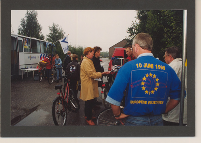 0360-268 Gemmentedag te Opheusden september 1998. Informatiebus van de politie
