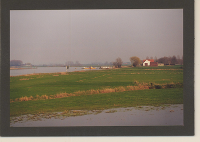 0360-519 De Veerpont vanaf de Rijnbandijk richting Opheusden