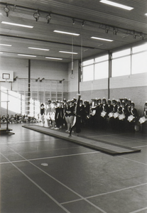 0362-1032 Handstand-doorrol op de lange mat