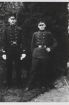 0362-1179 Twee jonge heren in w.s. politie-uniform