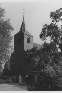 0362-1223 N.H.-St.-Anna kerk met rechts de smidsewoning