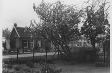 0362-1257 Begin rij huizen v. Prinses Beatrixstr. aan de rechterzijde. Links het T-boerderijtje van Gebr. Wtenweerde