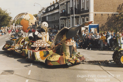 0362-136 Corsowagen Maurik tijdens optocht