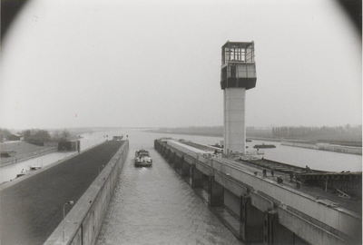 0362-272 Verbreding van het A'dam-Rijnkanaal, aanleg van de keersluis vanuit het noorden gezien