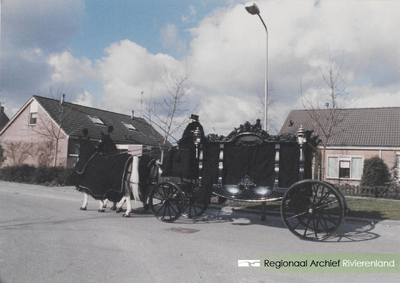 0362-76 Zwarte rouwkoets tijdens begrafenis Sijna Geertruida van Estrik