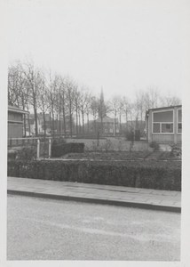 0362-781 Overzicht op Prinses Marijkelaan vanaf Tielsestraat. Rechts gedeelte van huishoudschool