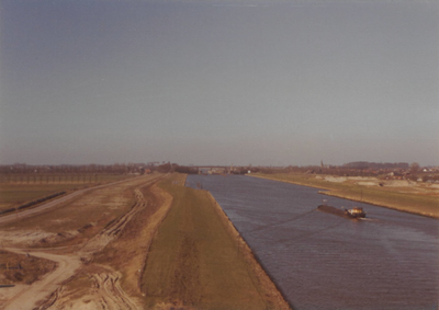 0362-813 Zicht vanaf brug op kanaalstuk richting Wijk/Rijswijk
