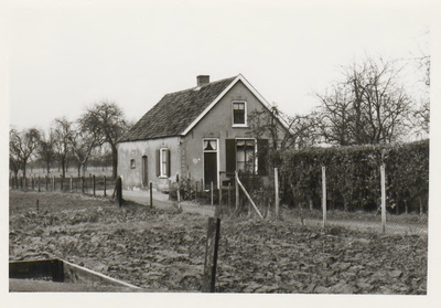 0362-952 Arbeiderswoning ter hoogte van de tegenwoordige Veerweg (achter Roelof Veldhuizenschool/schuin). Afgebroken in ...