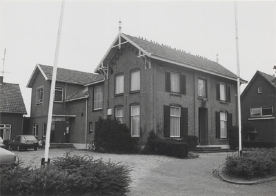0362-G114 Gemeentehuis Maurik