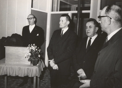I 79 Officiële opening Openb. Kleuterschool De Crocus te Ingen, 16 januari 1970. v.l.n.r. Burgemeester J.C. Hoftijzer, ...