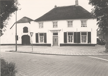 Lie 102 Het witte huis hoek Dorpsstraat/Papestraat te Lienden