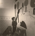Lie 173 Leerling (onbekend) schildert een vogel op de muur