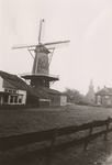 Lie 219 Gerestaureerde molen Op hoop van beter te Ingen. 1989 (op achtergrond N.H.-Kerk). Foto genomen vanaf de ...