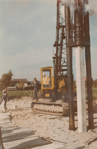Lie 251 Op 4 oktober 1983 werd de eerste paal voor de woningbouw in het nieuwe plan Kermenstein te Lienden. In de ...
