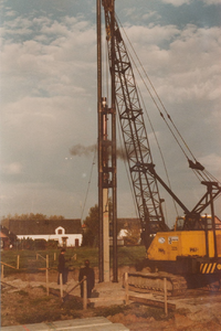 Lie 252 Op 4 oktober 1983 werd de eerste paal voor de woningbouw in het nieuwe plan Kermenstein te Lienden. In de ...