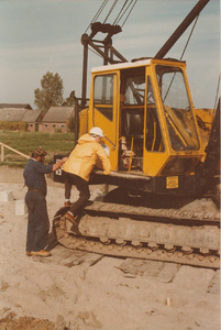 Lie 254 Op 4 oktober 1983 werd de eerste paal voor de woningbouw in het nieuwe plan Kermenstein te Lienden. In de ...