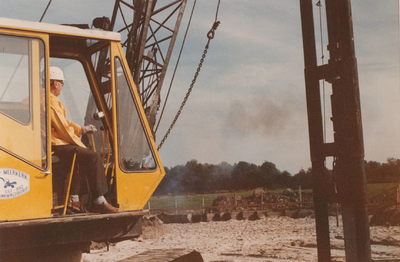 Lie 258 Op 4 oktober 1983 werd de eerste paal voor de woningbouw in het nieuwe plan Kermenstein te Lienden. In de ...