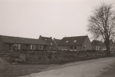 Lie 340 Gebruik voor gemeentegids 1989. Recent opgeleverde bebouwing vanaf de Molenstraat