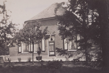 Lie 406 Boerderij aan het begin van de Ommerenveldseweg, vanaf de Tielse kan (rechterzijde). Boerderij is in de jaren ...