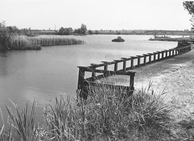 Lie 414 Opening visstek aan de Nederrijn. De visstek met houten afzetting