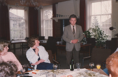 Lie 77 18 april 1989: afscheid van mevrouw Marijke de Leeuw van Lavieren, gewerkt op de afdeling Welzijn. De secretaris ...