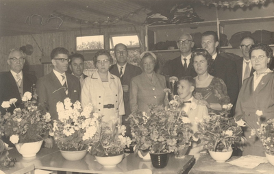 Lie 9 Opening confectie-atelier J. de Gans aan de Verbrughweg te Lienden, op 11 juni 1960.