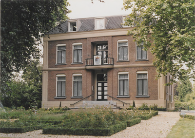0369-100 Gerenoveerd gemeentehuis in 1987