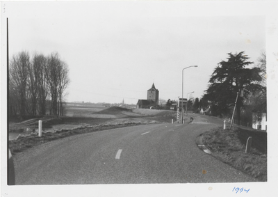 0369-156 Voltooide dijkverzwaring op de Waalbandijk ri. Nederlands Hervormde Kerk Dodewaard