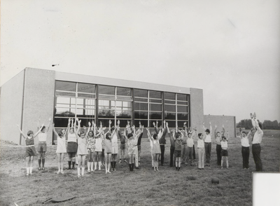 0369-240 Gymnastieklokaal gebouwd in 1971 op 't sportterreintje nabij de Emmalaan. Inmiddels is betreffende gymlokaal ...
