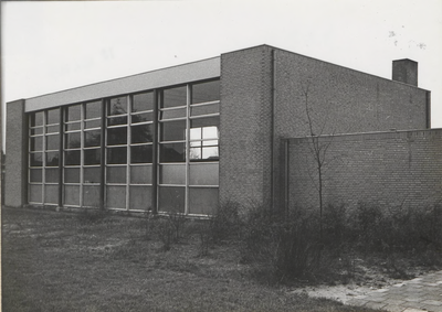 0369-241 Gymnastieklokaal gebouwd in 1971 op 't sportterreintje nabij de Emmalaan. Inmiddels is betreffende gymlokaal ...