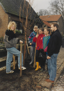 0369-446 Boomplantdag in de Bernhardlaan in 1991