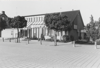 0369-54 Het derde onderkomen van de Rabobank werd gebouwd aan het Dorpsplein. Door verschillende fusies van de Rabo is ...