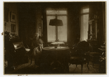 2141 Foto van Albertina Arnolda Hooijer (1850-) in haar huis