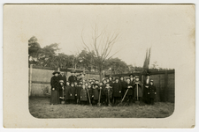 2143 Groepsfoto, waarop C.C. van Lidth-de Jeude (1909-2003), op achterzijde : N.B.S = Nieuwe Baarnsche School