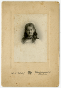 2157 Portretfoto van Jacoba Barbara Maria van Lidth de Jeude (1894-1959)