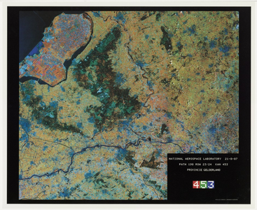 50 Een satellietfoto van de provincie Gelderland, gemaakt vanaf 703 km hoogte en geeft een gebied weer van 185 x 185 km