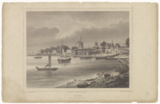 92 Een stadsprofiel van Tiel vanaf de Waalzijde,(Groene Krib). Op de afbeelding zeilschepen en een stoomboot. Van links ...