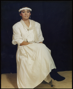 579 Een studioportret van een vrouw gemaakt tijdens het Freak-Festival 1984